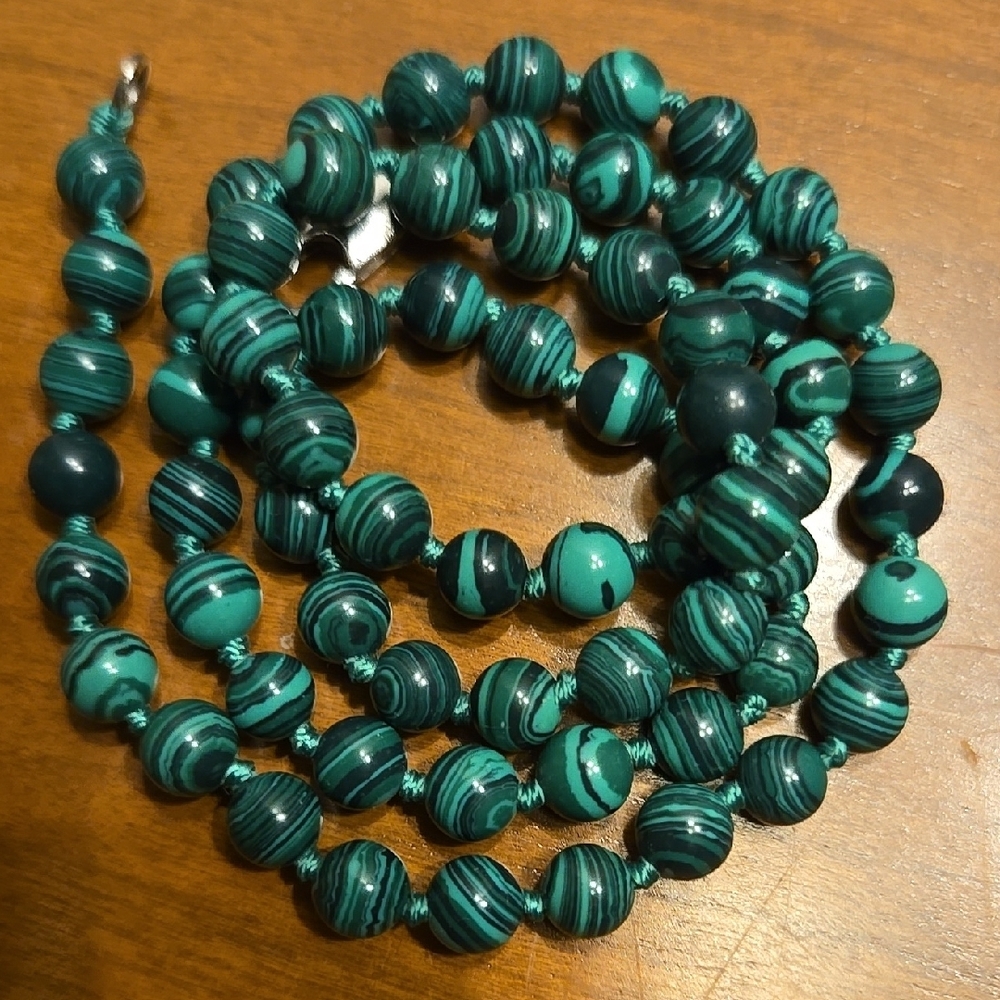 Malachite - Green and Black Swirl Beaded Necklace - Picture 4 of 4